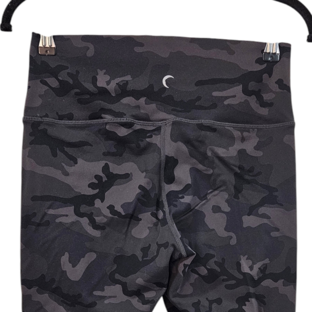 Zyia Forest Camo Luxe High-Rise Capri Size 6-8 - Picture 6 of 8